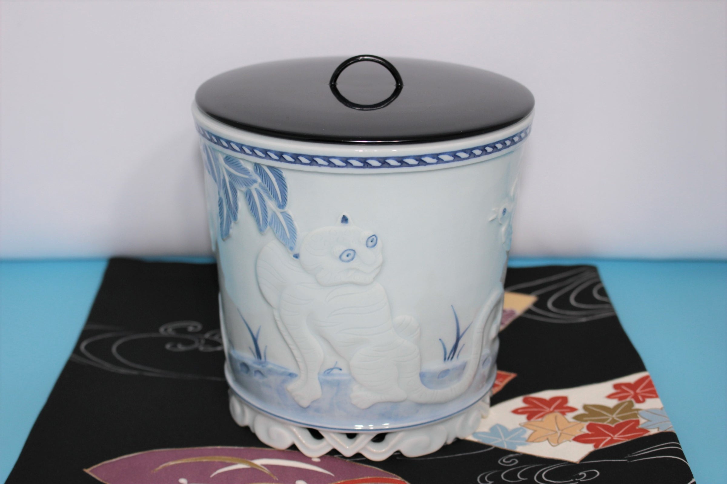 時代物 唐物　白磁　水指　蓋付　李朝白磁 NX23-7 時代物 唐物 白磁 水指 蓋付 李朝白磁 NX23-7 時代物 唐物 白磁 水指